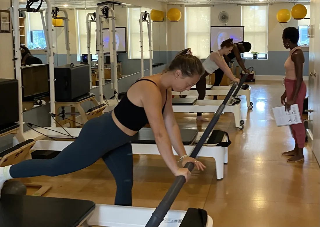 A lunge on the reformer during a class